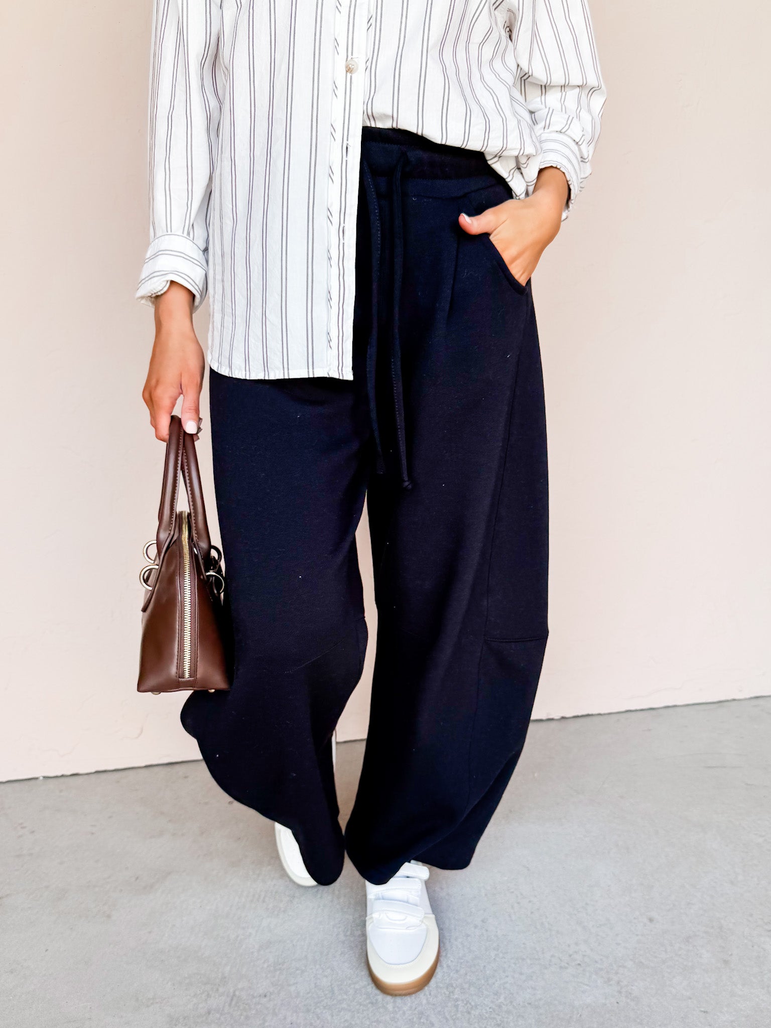 The Johnson Barrel Leg Sweatpants-Black