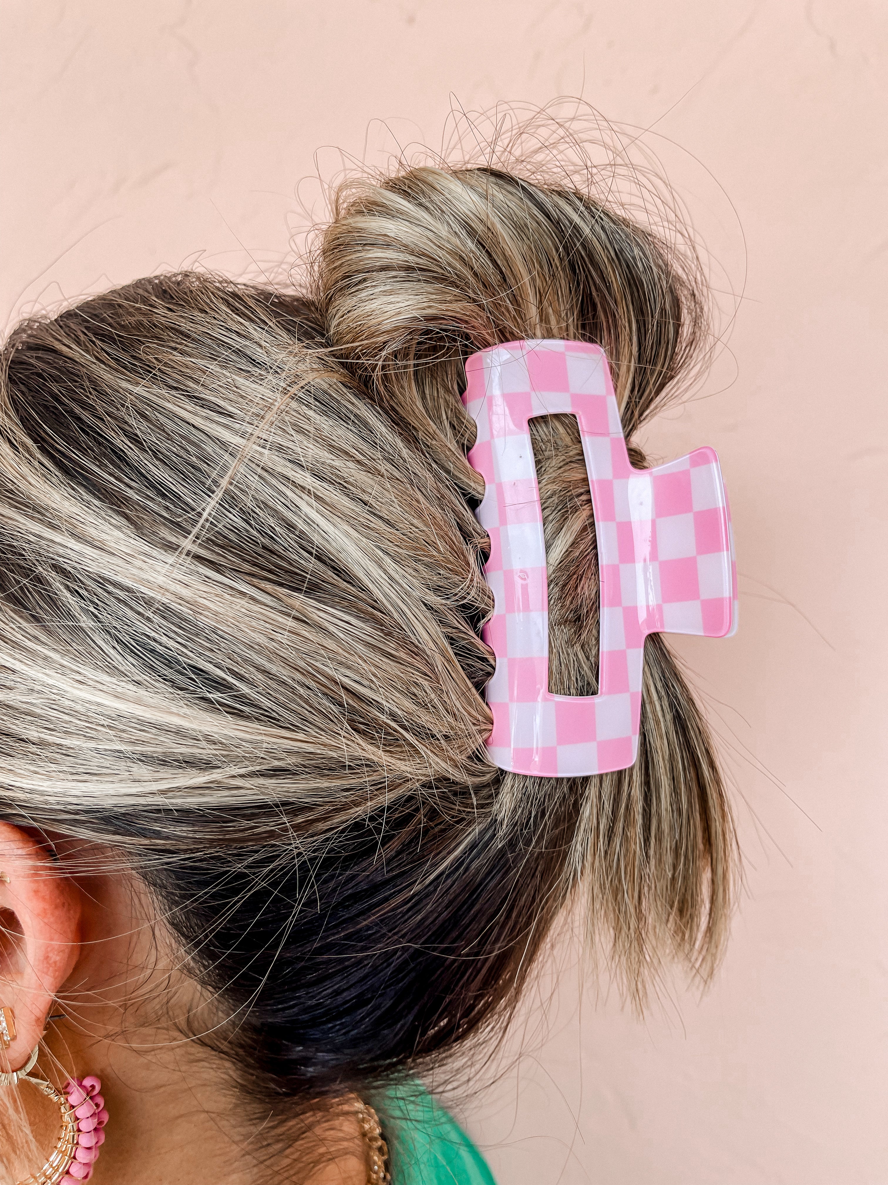 Checking On You Hair Claw Clip-Pink