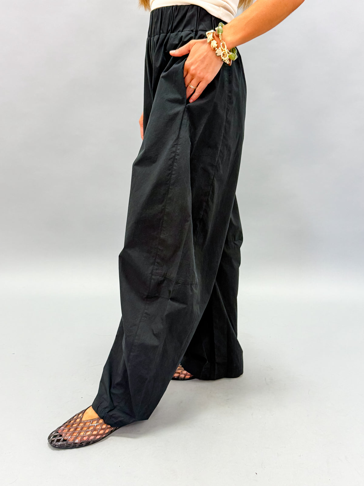 Emma Barrel Leg Pants-Black