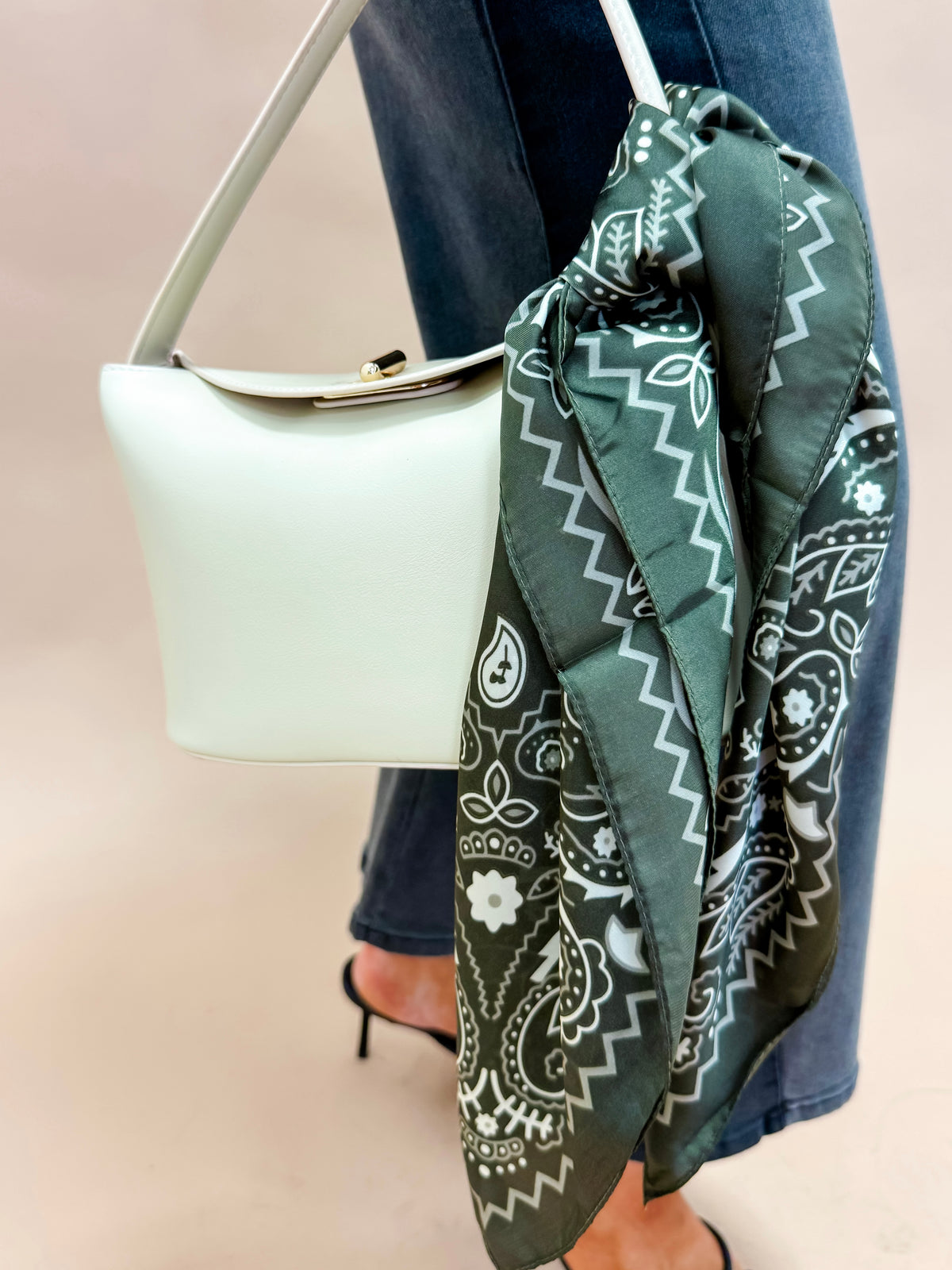 Jeane Paisley Print Bandana-Olive