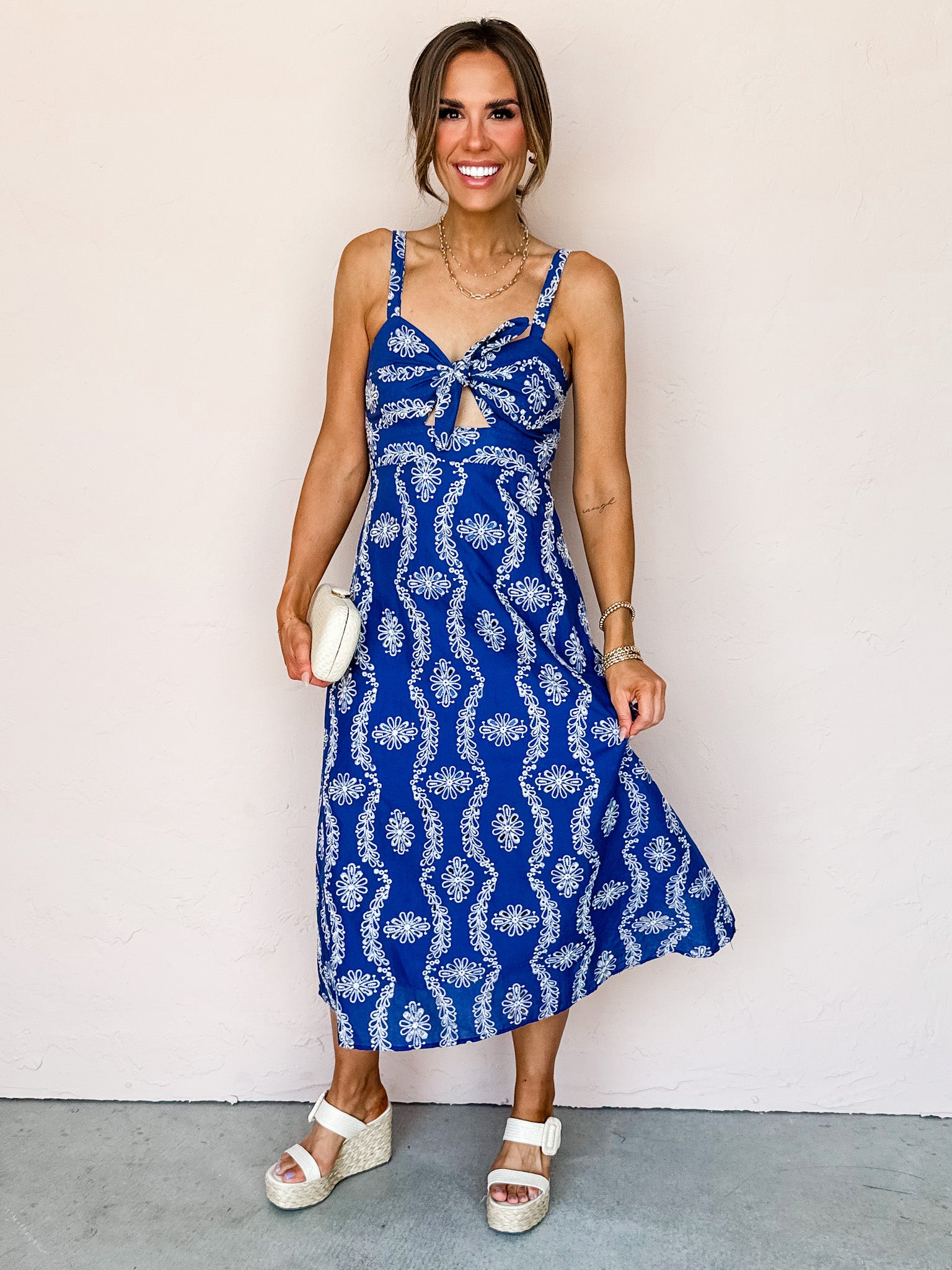 Luna Moments Embroidered Sleeveless Dress