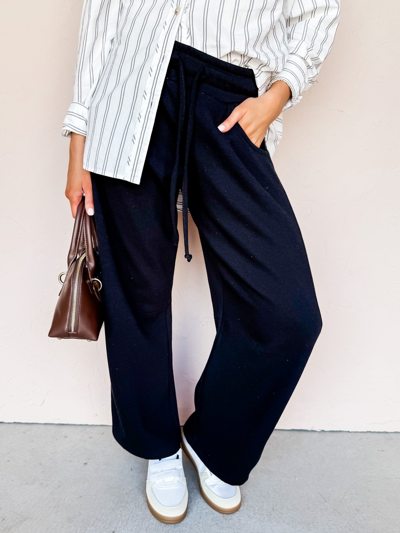 The Johnson Barrel Leg Sweatpants-Black