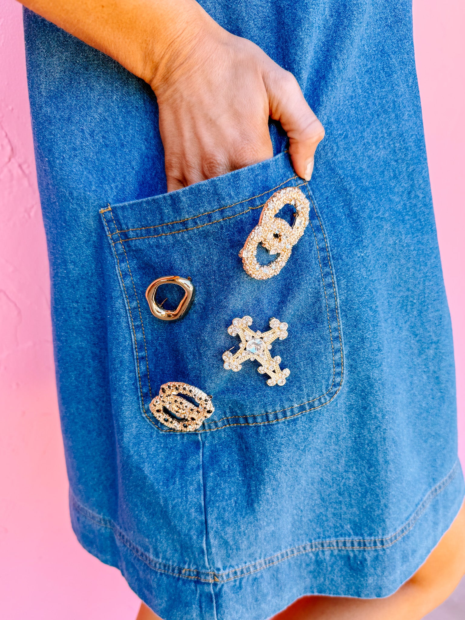 Catherine Interlocking Brooch-Black