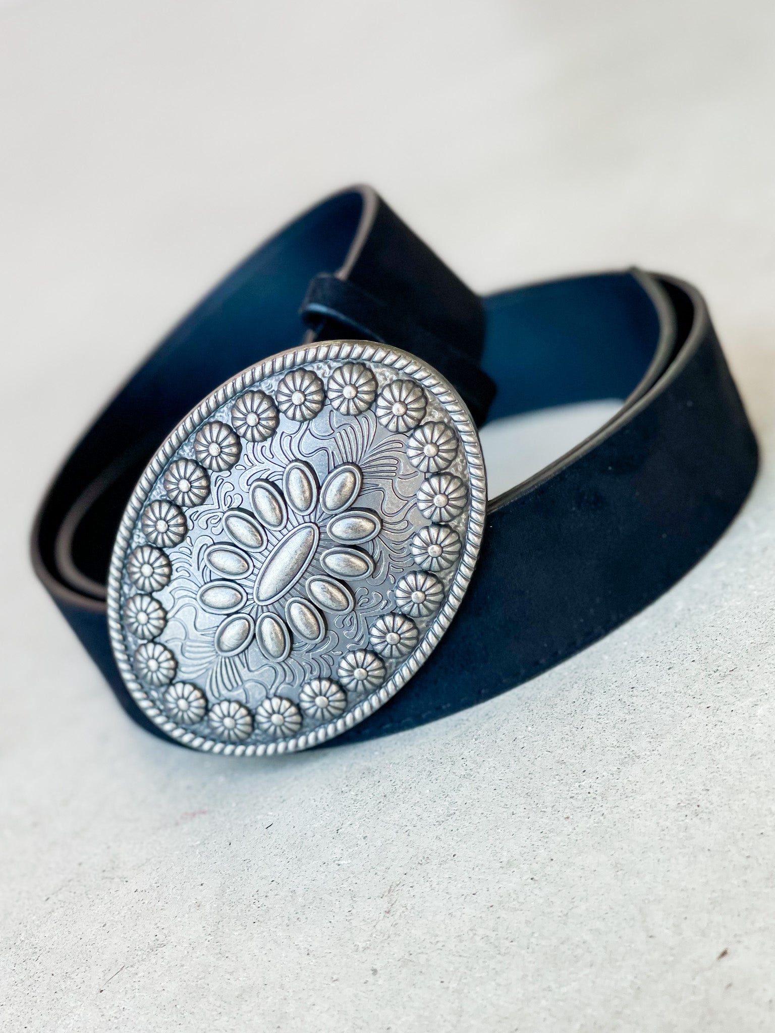 Country Heart Oval Concho Buckle Belt-Black