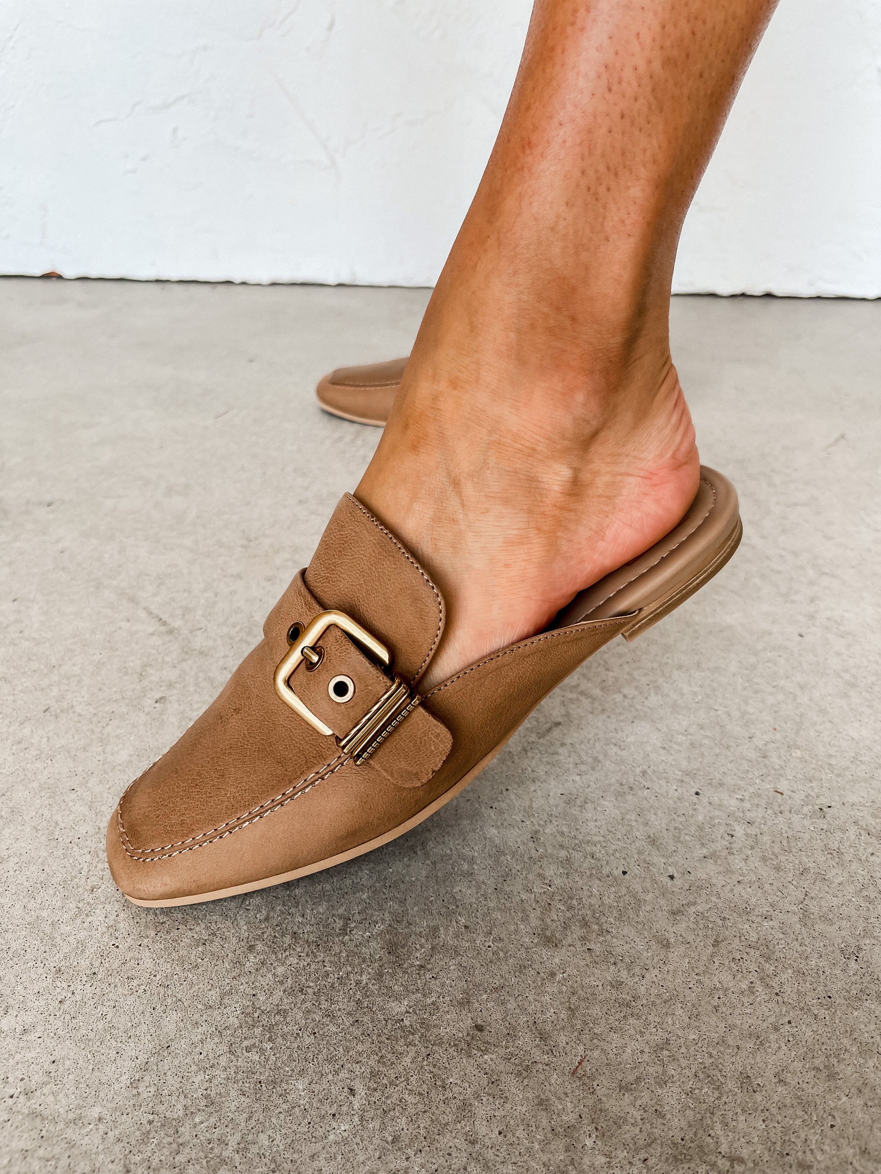 Dolce Vita] Santel-Taupe Leather — Ruthie Grace