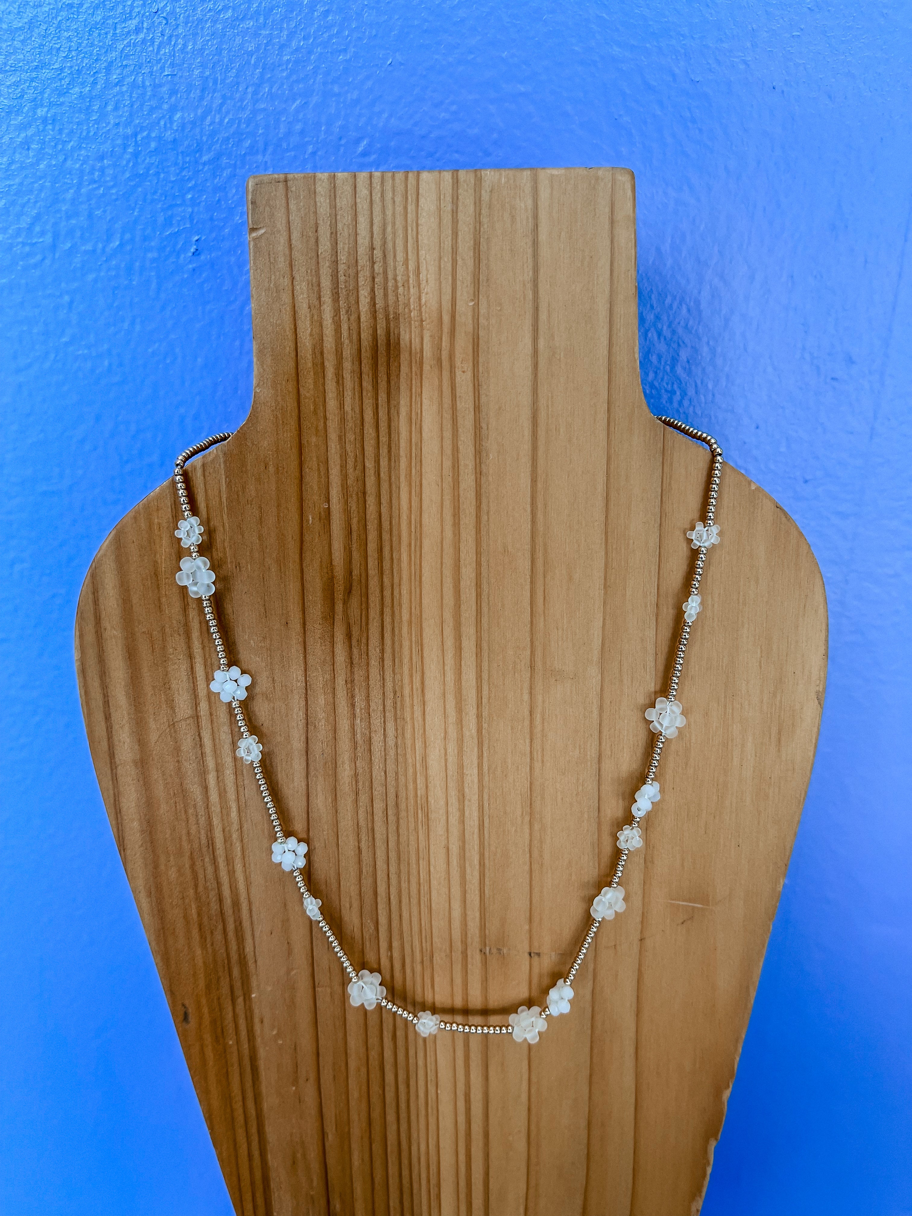 Dainty Flower Beaded Necklace-White