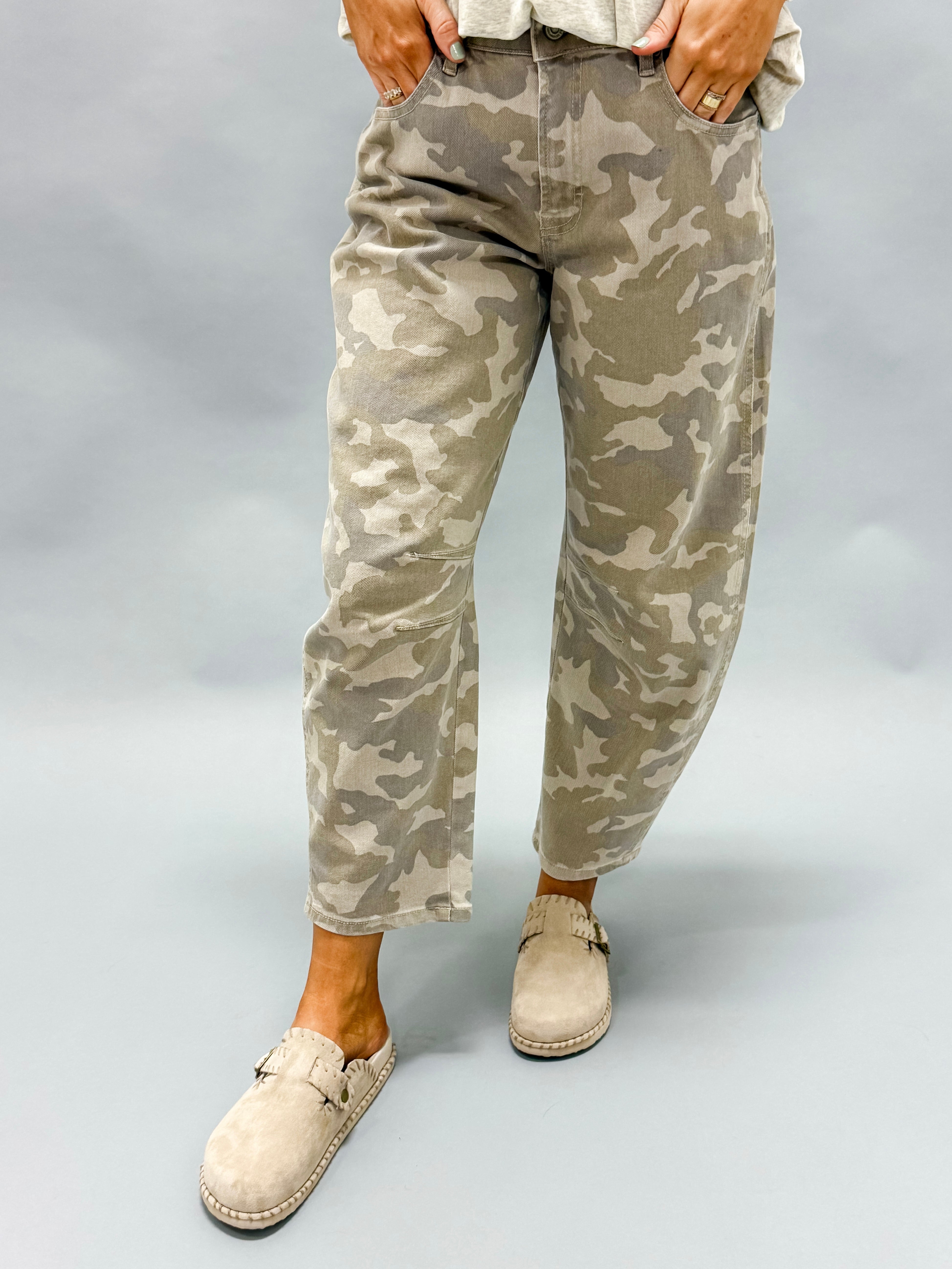[Hidden] Sammie Cropped Barrel Jeans-Tan Camo