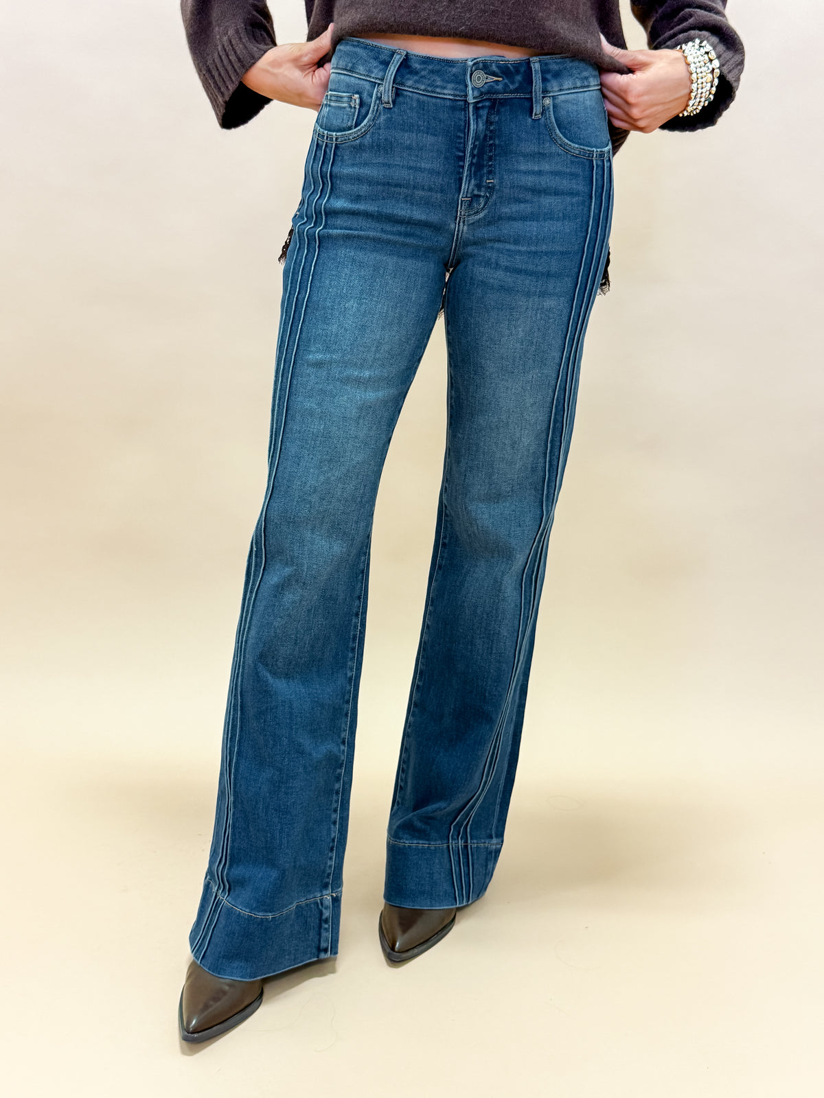 [Hidden] Happi Mid Rise Comfort Flare-Medium Dark