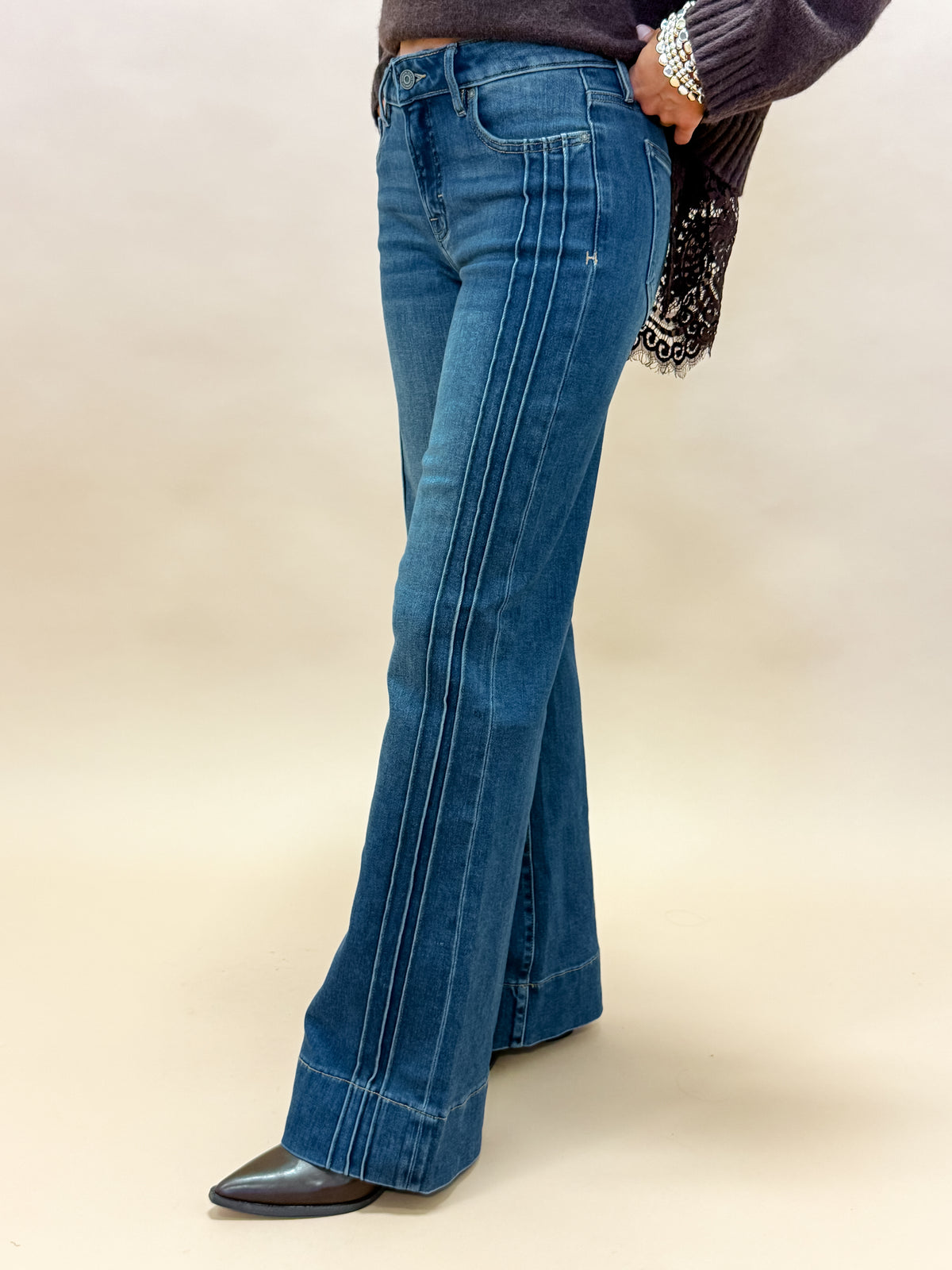 [Hidden] Happi Mid Rise Comfort Flare-Medium Dark