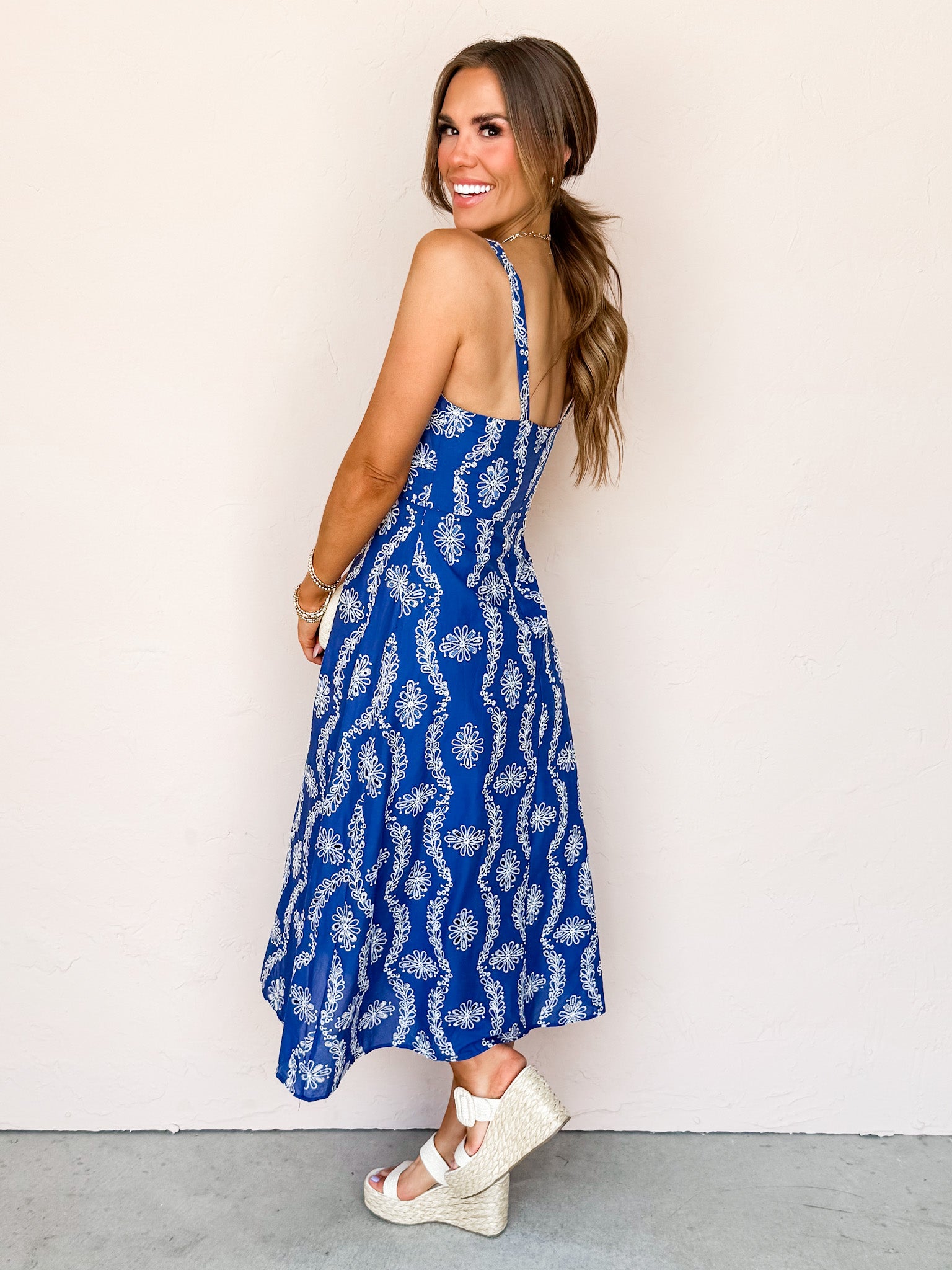 Luna Moments Embroidered Sleeveless Dress