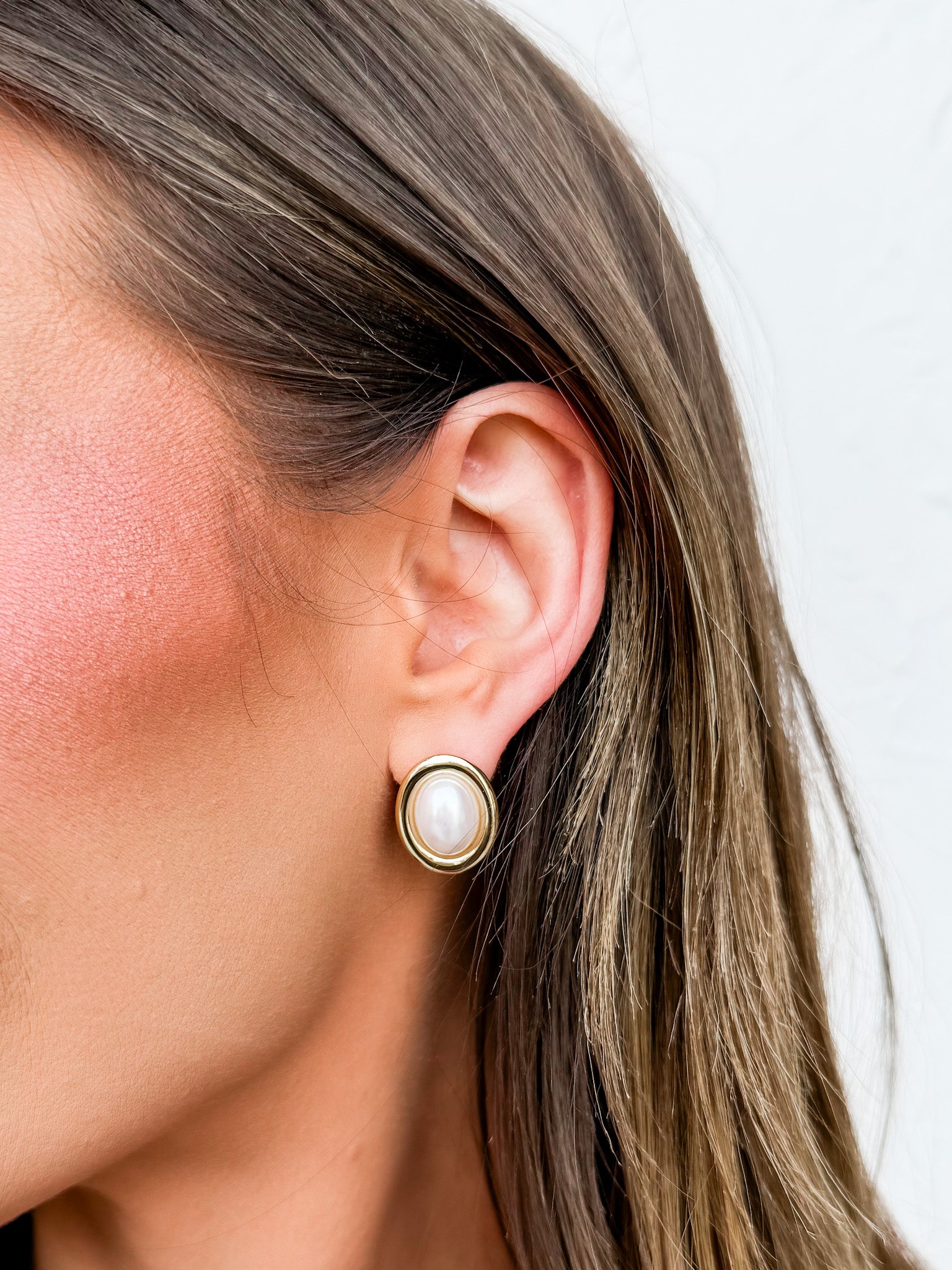 Nora Pearl Stud Earrings