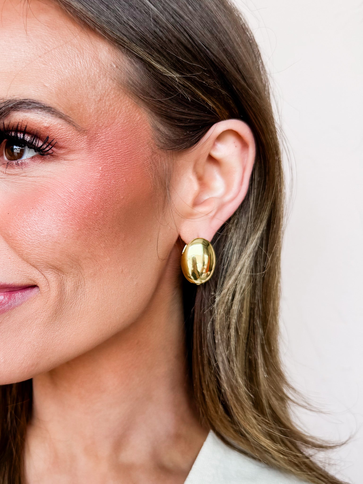 Park Avenue Eggshell Earrings