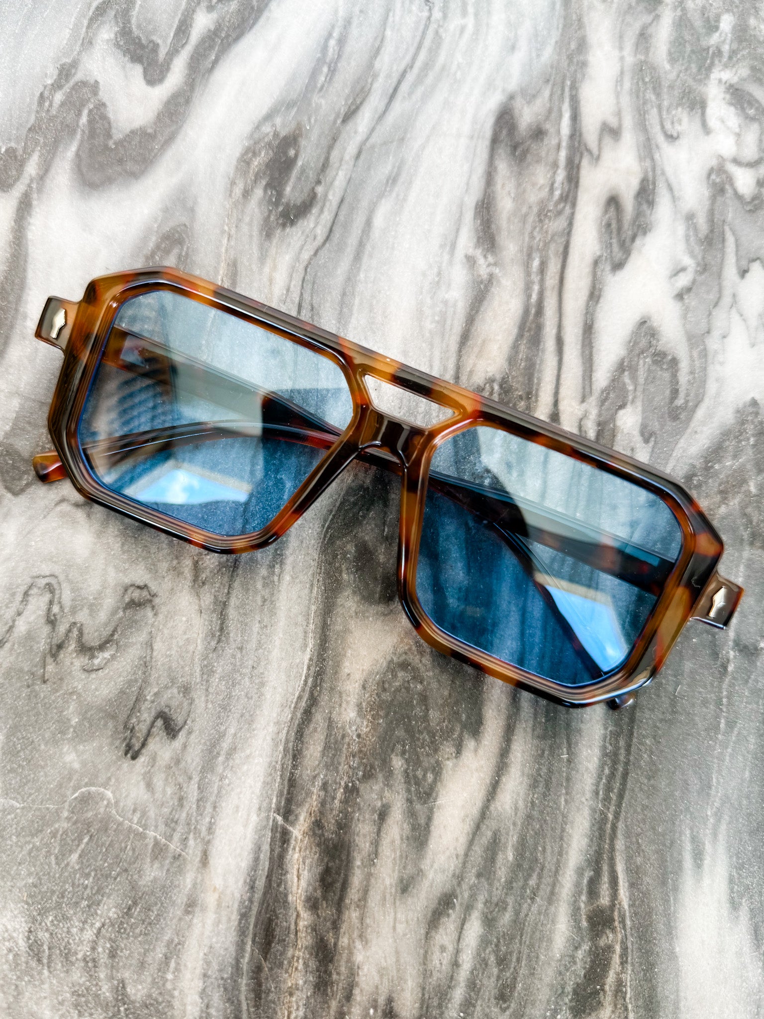 Retro Revival Block Aviator Sunglasses