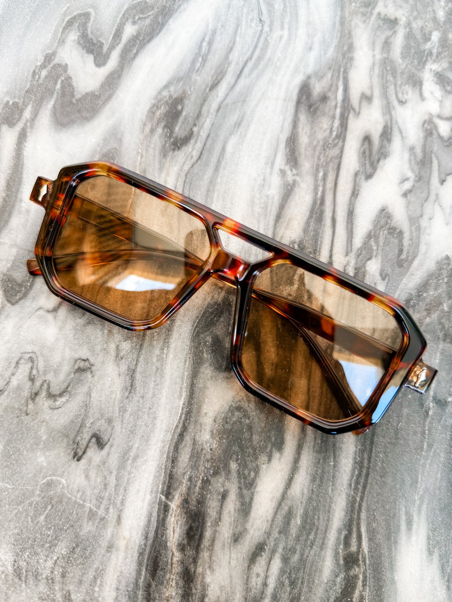 Retro Revival Block Aviator Sunglasses