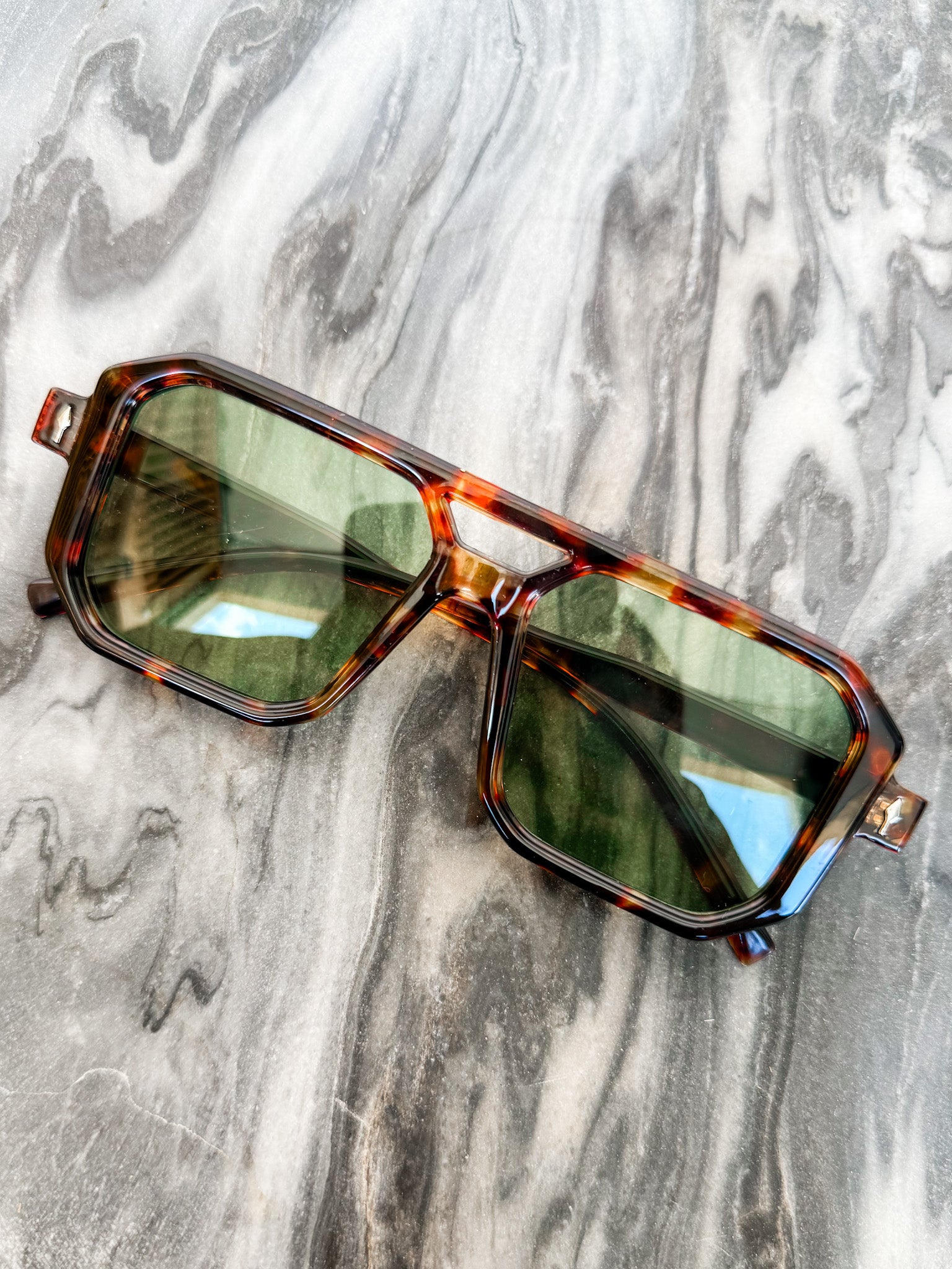 Retro Revival Block Aviator Sunglasses