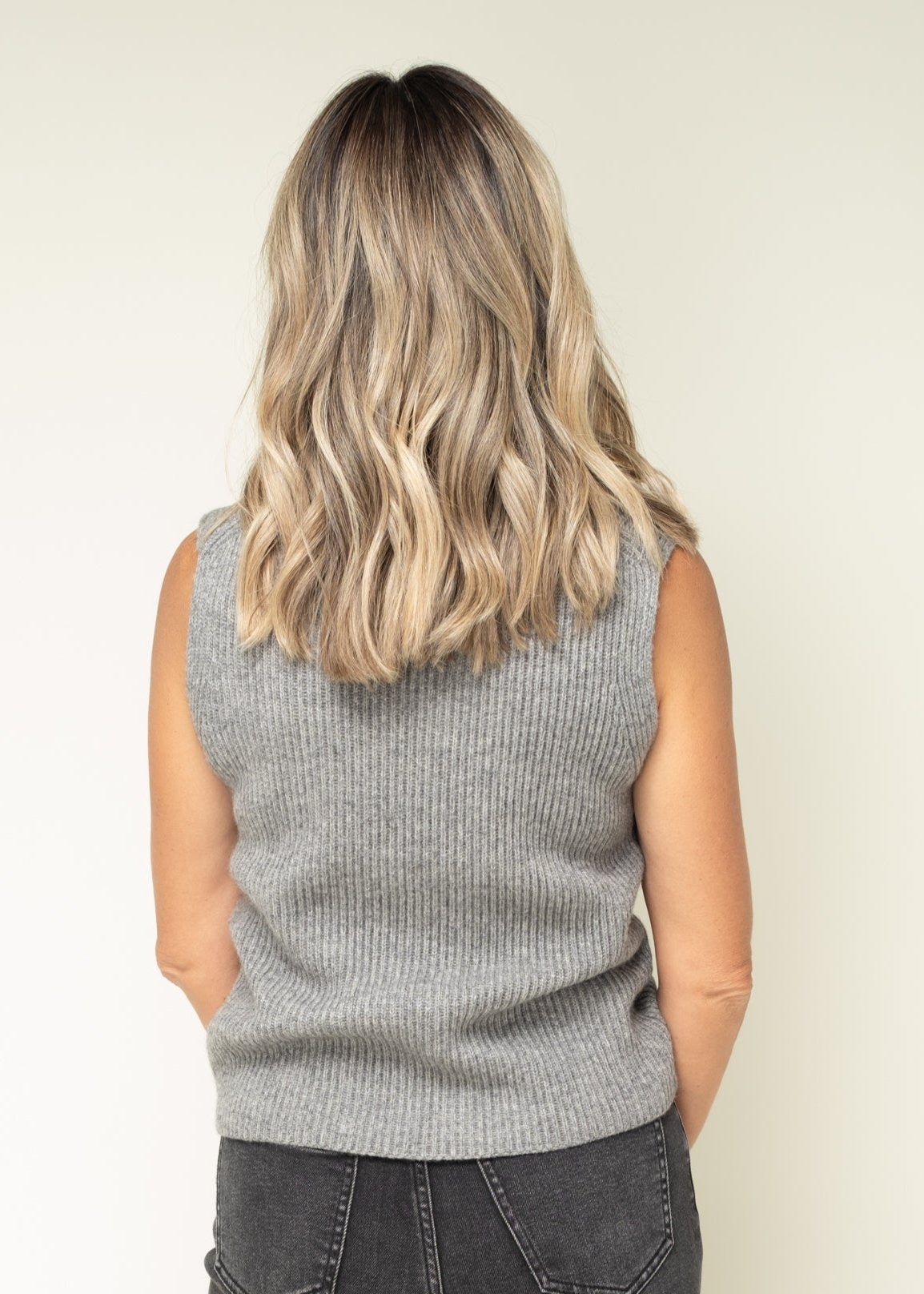 Relaxed Attitude Sleeveless Sweater-Heather Grey